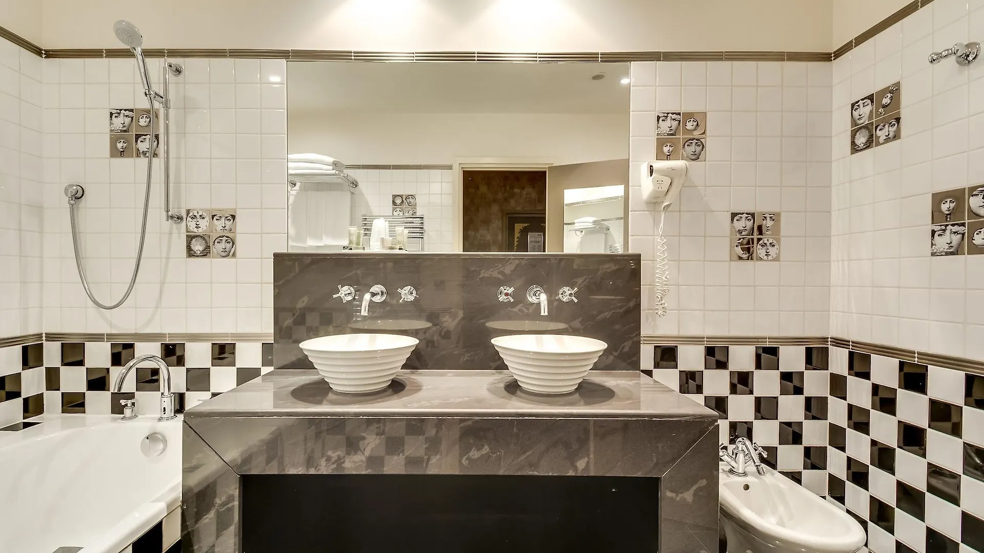 **** Hotel Villa Lutèce Port Royal Paris France